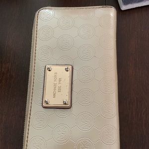 Micheal Kors wallet